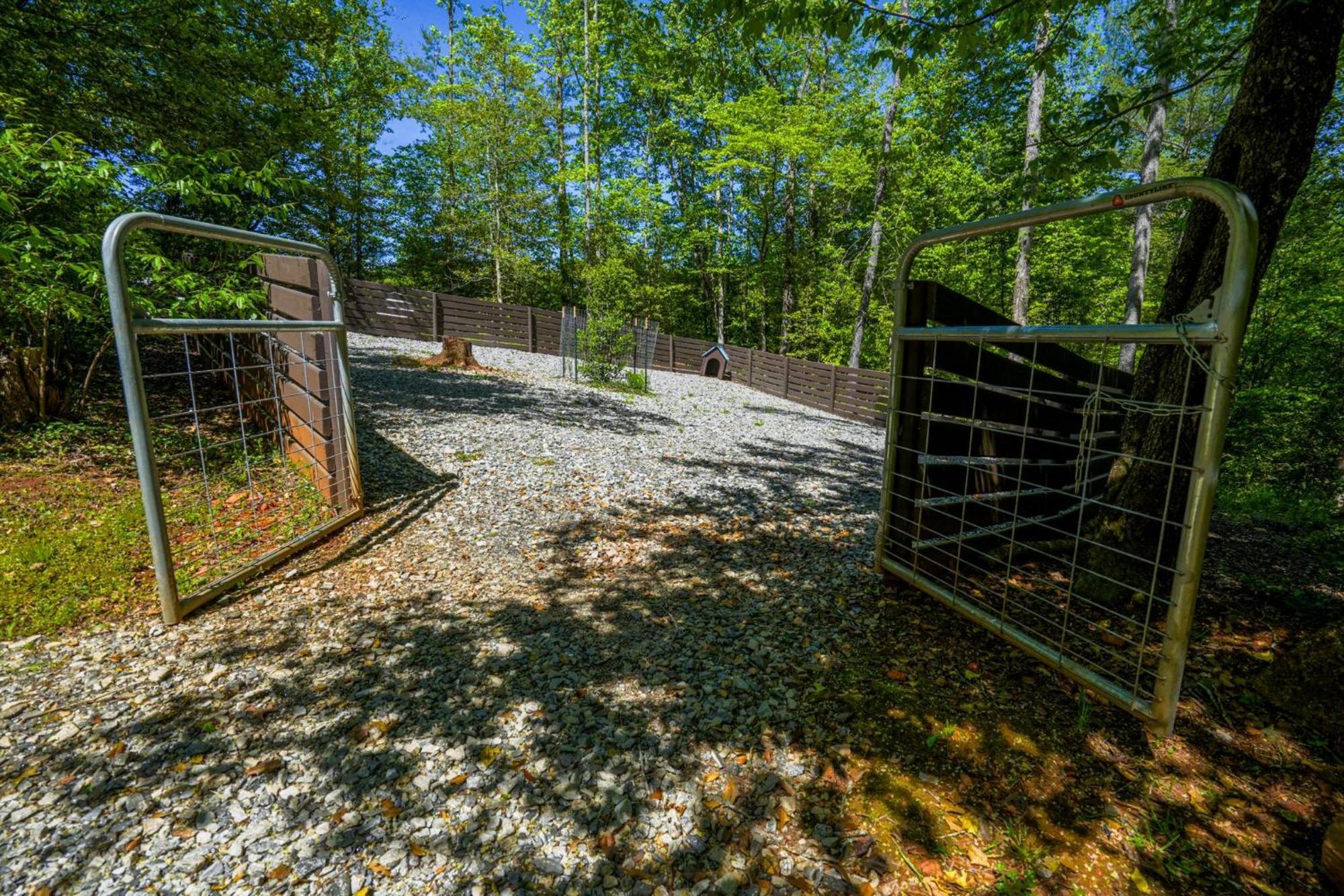 The Big Little Cabin - Hot Tub & Playground Dahlonega Dış mekan fotoğraf