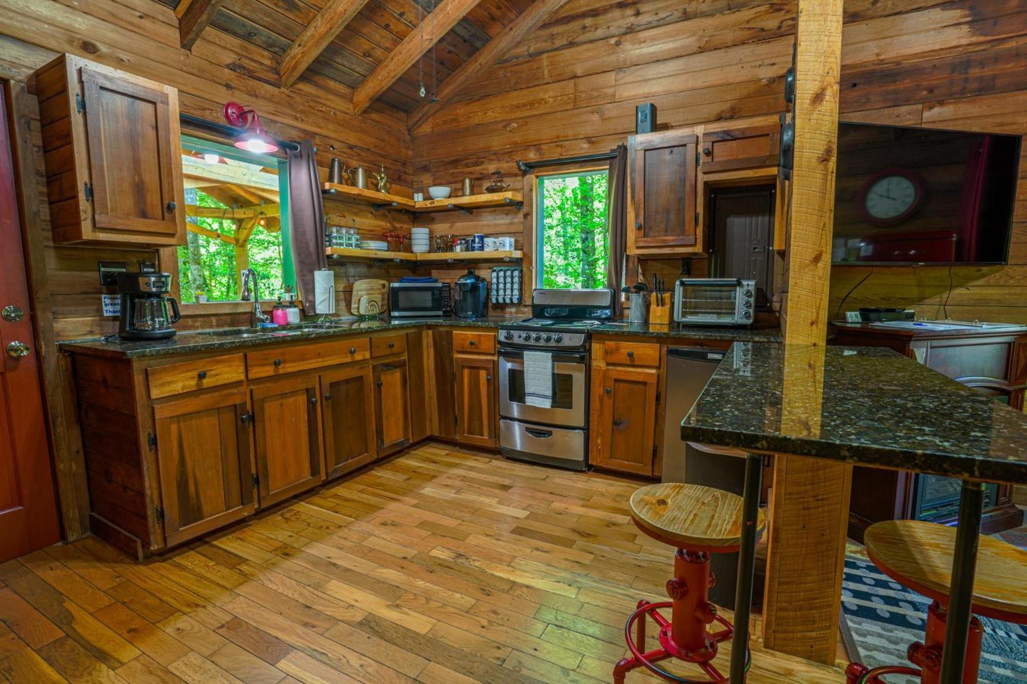 The Big Little Cabin - Hot Tub & Playground Dahlonega Dış mekan fotoğraf