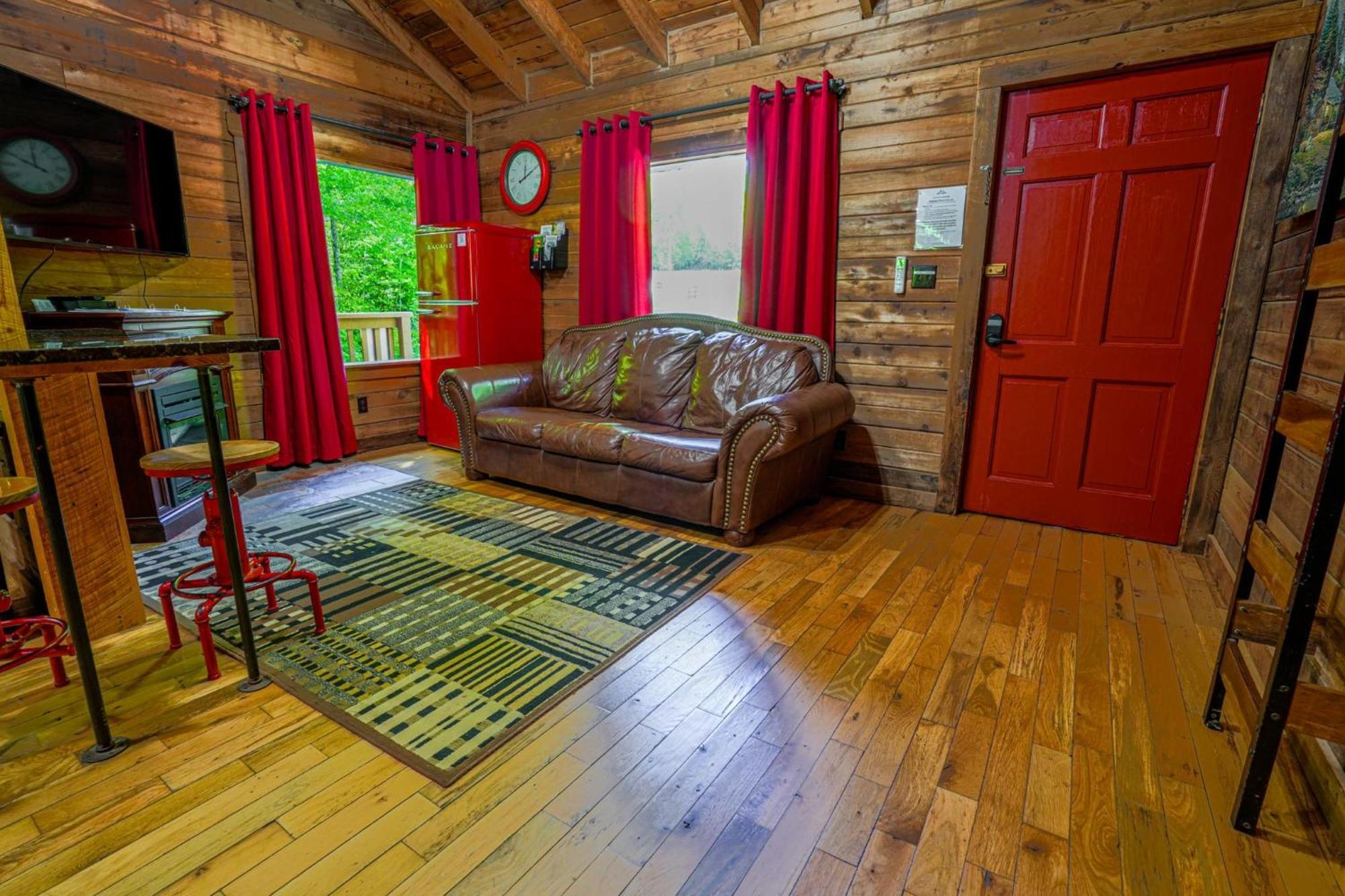 The Big Little Cabin - Hot Tub & Playground Dahlonega Dış mekan fotoğraf