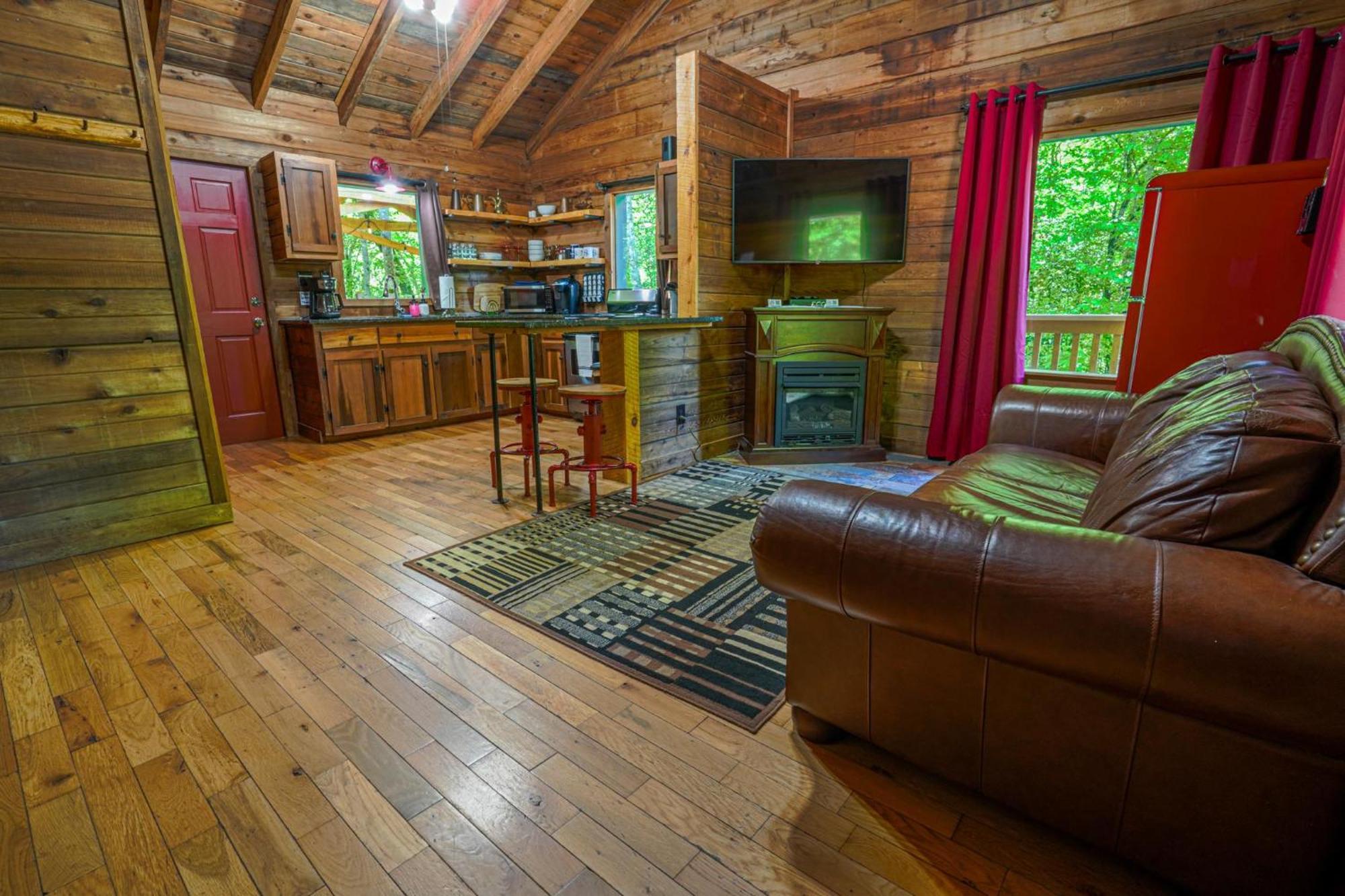 The Big Little Cabin - Hot Tub & Playground Dahlonega Dış mekan fotoğraf
